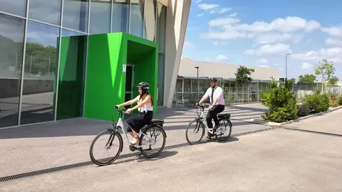 Compromiso ambiental, uso de bicicletas el&eacute;ctricas en ELIS Murcia
