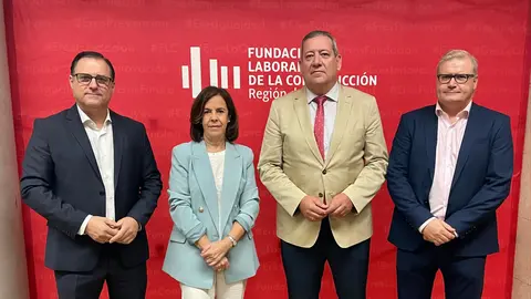 El drector General de Trabajo, Juan Mar&iacute;n, la directora del ISSL, M&ordf; &Aacute;ngeles Villanueva R&iacute;o, el presidente de Frecomy la Fundaci&oacute;n Laboral en la Regi&oacute;n de Murcia, Jos&eacute; Hern&aacute;ndez y el gerente de la Fundaci&oacute;n Laboral en la Regi&oacute;n de Murcia, Fernando Espinosa; en la  jornada 'Elevadas temperaturas. Claves para una prevenci&oacute;n efectiva en construcci&oacute;n'.