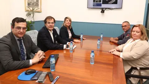 Reuni&oacute;n entre el ayuntamiento de Cartagena, el Puerto, COEC y Favcac.