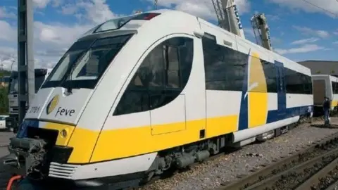 Tren FEVE en la L&iacute;nea Cartagena-Los Nietos.