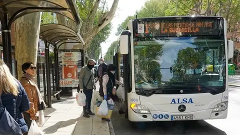 L&iacute;nea urbana de autob&uacute;s en Murcia.