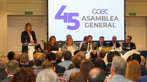 La alcaldesa de Cartagena, Noelia Arroyo, durante su intervenci&oacute;n en la 45&ordf; Asamblea General de COEC.