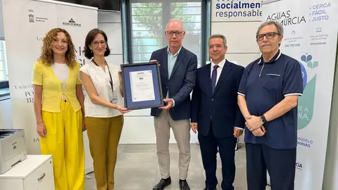 Fotograf&iacute;a de la entrega del Certificado AENOR.