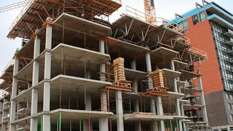 Edificio en construcci&oacute;n en Murcia. (Archivo)