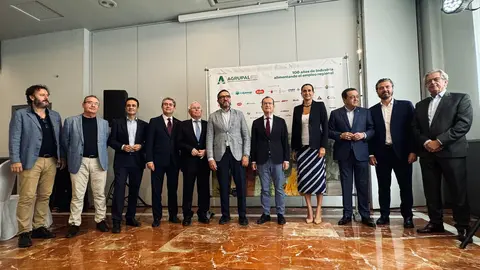 Fotograf&iacute;a con los asistentes a la Jornada organizada por Agrupal.