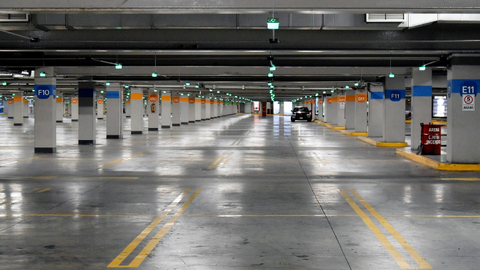 Madrid-Barajas: de los servicios del aeropuerto a los de MyParking para un viaje sin estr&eacute;s -  Parking de un aeropuerto -Foto I Ricardo Lara