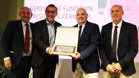 Pedro Jes&uacute;s Cuestas, subdirector de la C&aacute;tedra de RSC y codirector del M&aacute;ster en RSC de la UMU; Jos&eacute; Luj&aacute;n, rector de la UMU; Pedro Mart&iacute;nez, gerente de Fundown; y Longinos Mar&iacute;n, director de la C&aacute;tedra de RSC; en la sexta Noche de la RSC de la UMU.