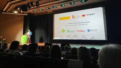 Imagen de archivo de Antonio Skarmeta, catedr&aacute;tico de Ingenier&iacute;a Telem&aacute;tica por la Universidad de Murcia y socio fundador de OdinS, presentando Quantix. (OdinS)