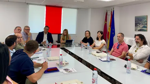 Reuni&oacute;n entre el SEF, la Fundaci&oacute;n Laboral de la Construcci&oacute;n (FLC) y las empresas del sector de la construcci&oacute;n para tratar los temas relativos a las necesidades formativas del sector de cara a la elaboraci&oacute;n de la futura Estrategia de Empleo.