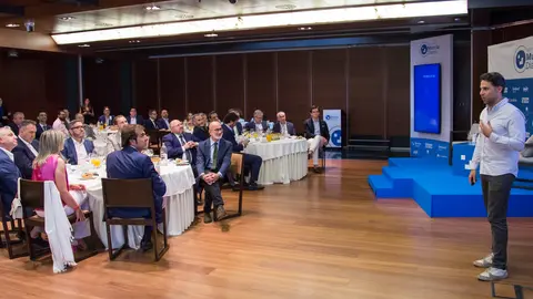 Una panor&aacute;mica de los invitados al Desayunos Murcia Diario durante la intervenci&oacute;n de Rodrigo Rodr&iacute;guez, CEO de Odilo.