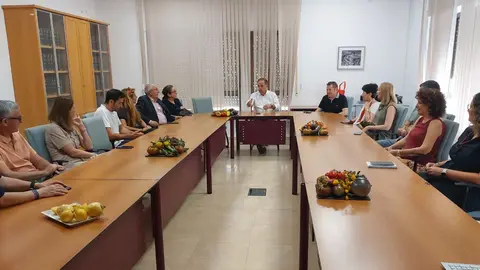 El director del Imida, Andr&eacute;s Mart&iacute;nez, reunido con los chef que han visitado el Instituto para conocer los productos y sabores murcianos.