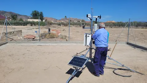 Imagen de la nueva instalaci&oacute;n agrometeorol&oacute;gica instalada en una finca experimental del Cifea de Lorca.