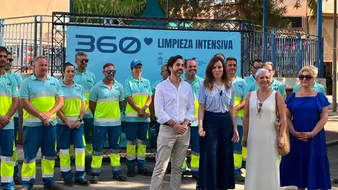 La vicealcaldesa y concejal de Fomento y Patrimonio del ayuntamiento de Murcia, Rebeca P&eacute;rez, presenta el 'Proyecto 360&ordm;', el cual se va a llevar a cabo durante los meses de veranos para reforzar las tareas de higienizaci&oacute;n y limpieza que se realizan de manera habitual.