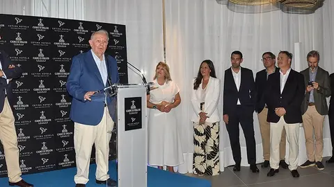 Mart&iacute;nez Nieto se dirige a los invitados y autoridades durante la inauguraci&oacute;n del hotel.