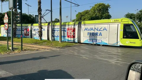 Campa&ntilde;a publicitaria de Avanza Fibra en el tranv&iacute;a de Murcia.