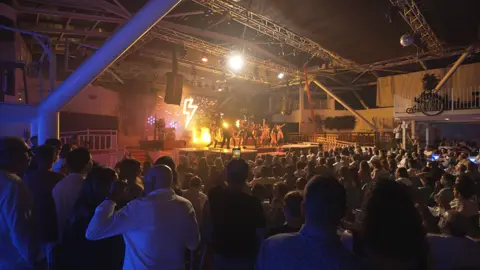 Imagen del Opening VIP de V&euml;la.