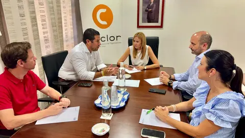Imagen durante la reuni&oacute;n de la nueva consejera de Empresa, Marisa L&oacute;pez, y Ceclor.