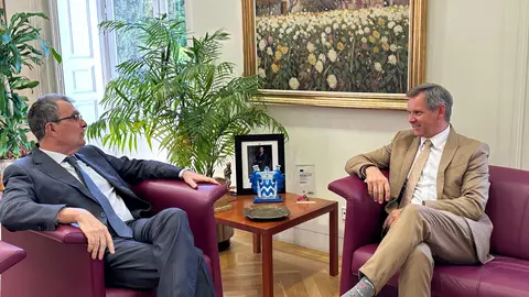 El alcalde de Murcia, Jos&eacute; Ballesta, ha mantenido la primera reuni&oacute;n institucional con el presidente de la empresa estatal Mercasa, Jos&eacute; Mi&ntilde;ones.