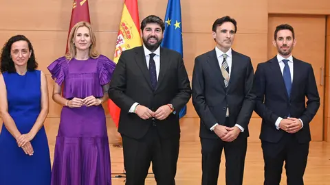 Ana Enriqueta Losantos, secretaria general de la consejer&iacute;a de Empresa, Marisa L&oacute;pez, consejera, L&oacute;pez Miras, el consejero de Fomento, Jorge Garc&iacute;a Montoro y Jos&eacute; Francisco Lajara, secretario general de la Consejer&iacute;a de Fomento e Infraestructuras.