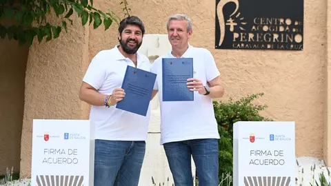 Firma del convenio de ambos presidentes.