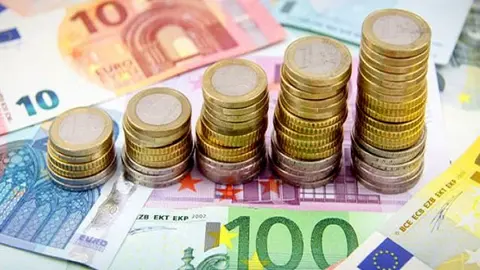 Imagen de dinero. (Archivo)