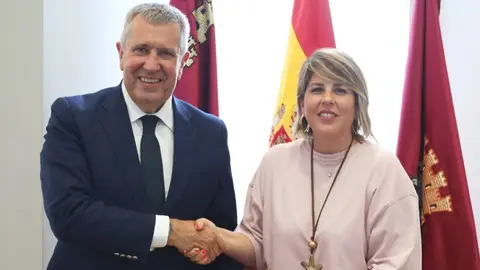 Imagen durante la firma del convenio.