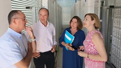 El director general de Industria Agroalimentaria, Fulgencio P&eacute;rez, en la instalaci&oacute;n de bater&iacute;as de la Bodega Hijos de Juan Gil.