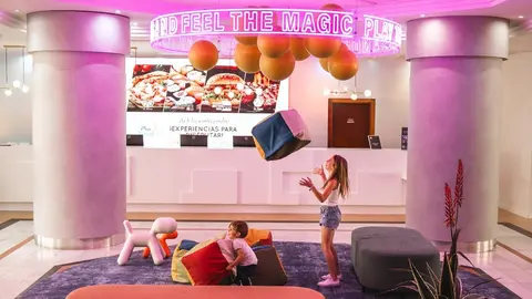 Imagen de la recepci&oacute;n del hotel 'Magic Games', ubicado en Magic World Resort (Oropesa del Mar).
