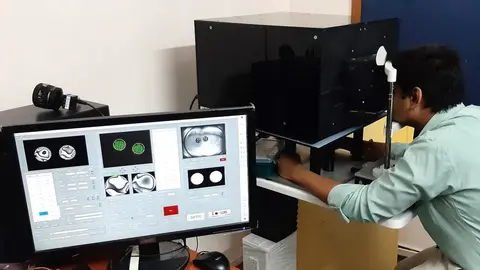 Proyecto del simulador de &oacute;ptica adaptativa en 3D para mejorar el diagn&oacute;stico y correcci&oacute;n de defectos visuales que se realiza en el Centro de Investigaci&oacute;n en &Oacute;ptica y Nanof&iacute;sica y la empresa tecnol&oacute;gica Voptica.