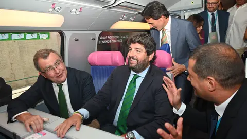 El jefe del Ejecutivo auton&oacute;mico, Fernando L&oacute;pez Miras, particip&oacute; hoy en el acto de inauguraci&oacute;n de la nueva l&iacute;nea de alta velocidad Madrid-Elche-Murcia operada por la compa&ntilde;&iacute;a Ouigo.