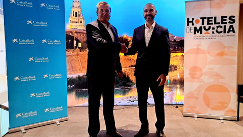 Ashomur firma un acuerdo con La Caixa para fortalecer el sector tur&iacute;stico regional