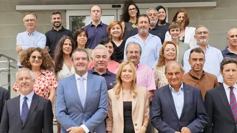 Los consejos rectores de Ucomur y Ucoerm junto a la consejera y a representates de Hefame 5