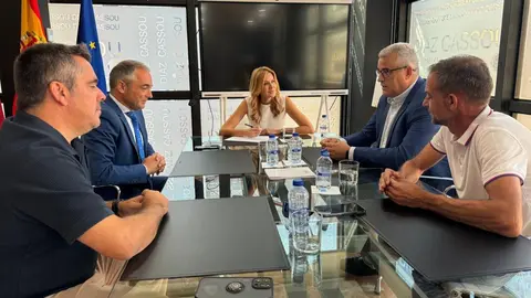 La consejera de Empresa, Marisa L&oacute;pez Arag&oacute;n, durante la reuni&oacute;n con representantes de Coremur, la Federaci&oacute;n de Comercio de la Regi&oacute;n de Murcia.