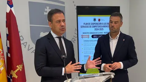 El consejero de Presidencia, Portavoc&iacute;a, Acci&oacute;n Exterior y Emergencias, Marcos Ortu&ntilde;o, interviene, junto con el alcalde de Caravaca de la Cruz, Jos&eacute; Francisco Garc&iacute;a, en la presentaci&oacute;n de las actuaciones previstas en el Plan de Obras y Servicios de la Comunidad en el municipio.
