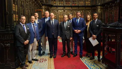 El presidente de Agrupal, Jos&eacute; G&oacute;mez, visita el Senado en compa&ntilde;&iacute;a del presidente de la C&aacute;mara Alta, Pedro Roll&aacute;n, y de los representantes de la Regi&oacute;n de Murcia del PP.