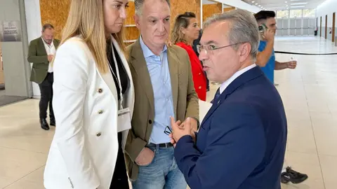 Patricia Fdez junto a Luis Menor, presidente de Villas Termales de la FEMP y de la diputaci&oacute;n de Orense (1)