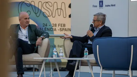 Lucio Fern&aacute;ndez L&oacute;pez, director de Personas y Responsabilidad Social Corporativa (RSC) de Gomarco y el doctor Gonzalo Pin Arboledas, durante su debate en la Feria H&aacute;bitat Valencia.