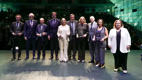 Imagen de los galardonados durante la celebraci&oacute;n del aniversario de la Uni&oacute;n Murciana de Hospitales y Cl&iacute;nicas (UMHC).