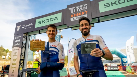 El murciano Paco Garc&iacute;a recorre 60 km con la clav&iacute;cula rota y se convierte en &lsquo;Finisher&rsquo; de la &Scaron;koda Titan Desert Almer&iacute;a