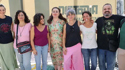 Organizadores y colaboradores de Distop&iacute;a, en la Plaza del Agua de Murcia.