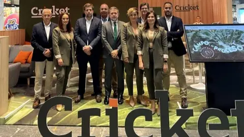 Imagen de grupo en el stand de Cricket en Fruit Attraction.