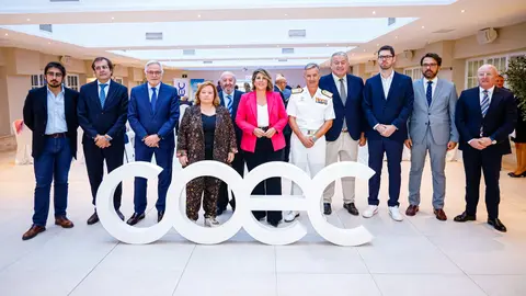 Foto de familia durante la celebraci&oacute;n de la jornada &lsquo;Turbulencias Geopol&iacute;ticas: el desaf&iacute;o empresarial&rsquo;.