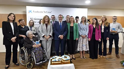 Foto de familia durante el acto de celebraci&oacute;n del vig&eacute;simo aniversario del Espacio Fundaci&oacute;n 'la Caixa' Murcia.