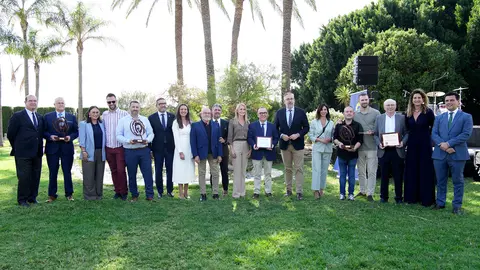 Nicol&aacute;s y Valero, restaurante Gin&eacute;s, Mariano S&aacute;nchez, Mariano San Mart&iacute;n, eh! de C&aacute;ritas y el actor Jaime Lorente, premiados por HoyT&uacute; en su fiesta anual