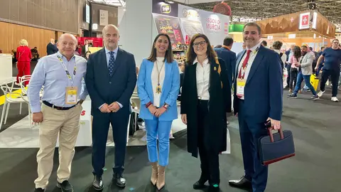 La consejera de Agricultura, Sara Rubira, junto a la presidenta de C&aacute;mara de Comercio de Espa&ntilde;a en Francia, Christine Allard.