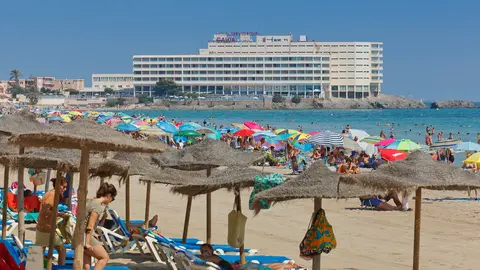 Turistas en La Manga. (Archivo)