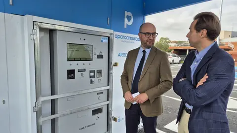 El concejal de Movilidad del consistorio murciano, Jos&eacute; Francisco Mu&ntilde;oz, en el nuevo aparcamiento disuasorio 'Arrixaca 2'.