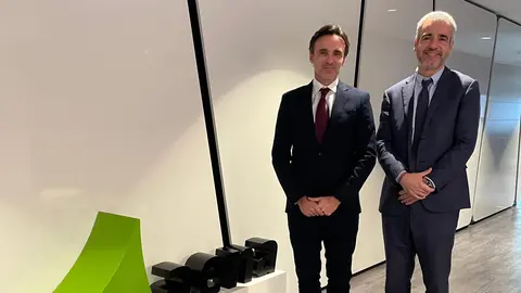 Imagen de la reuni&oacute;n entre el consejero de Fomento, Jorge Garc&iacute;a Montoro, y el presidente de Aena, Maurici Lucena.