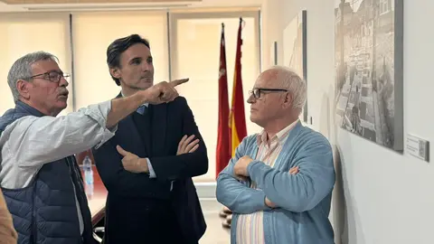 El consejero de Fomento e Infraestructuras, Jorge Garc&iacute;a Montoro, en la asociaci&oacute;n Amigos del Ferrocarril del Labradorcico de &Aacute;guilas.