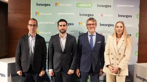 De izquierda a derecha, Javier Mart&iacute;nez Gilabert, director general de Transformaci&oacute;n Digital; Pablo Planes, director general de Inforges; Luis Alberto Mar&iacute;n, consejero de Transformaci&oacute;n Digital; y Yolanda Barrientos Merino de INCIBE durante el Cybersecurity Day Murcia 2024. (Agencia Weekend)